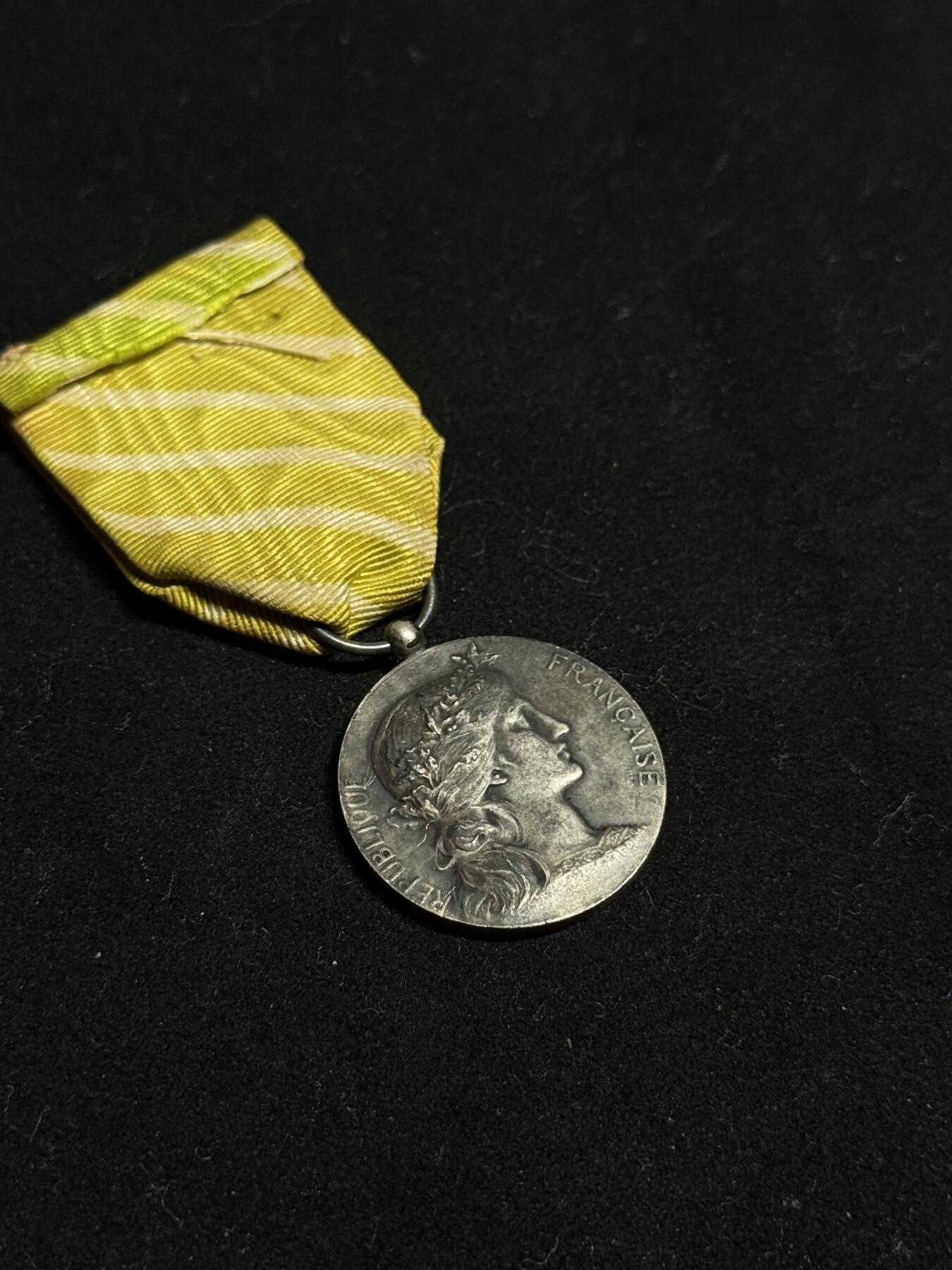 欢庆元旦！戎马世界章牌大赏第109期元旦大拍 法国内政部优秀雇员奖章，银制