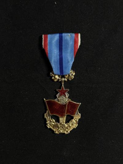 欢庆元旦！戎马世界章牌大赏第109期元旦大拍 - 捷克斯洛伐克劳动红旗勋章，银制，第一版（沿用王国时期皇冠狮徽）