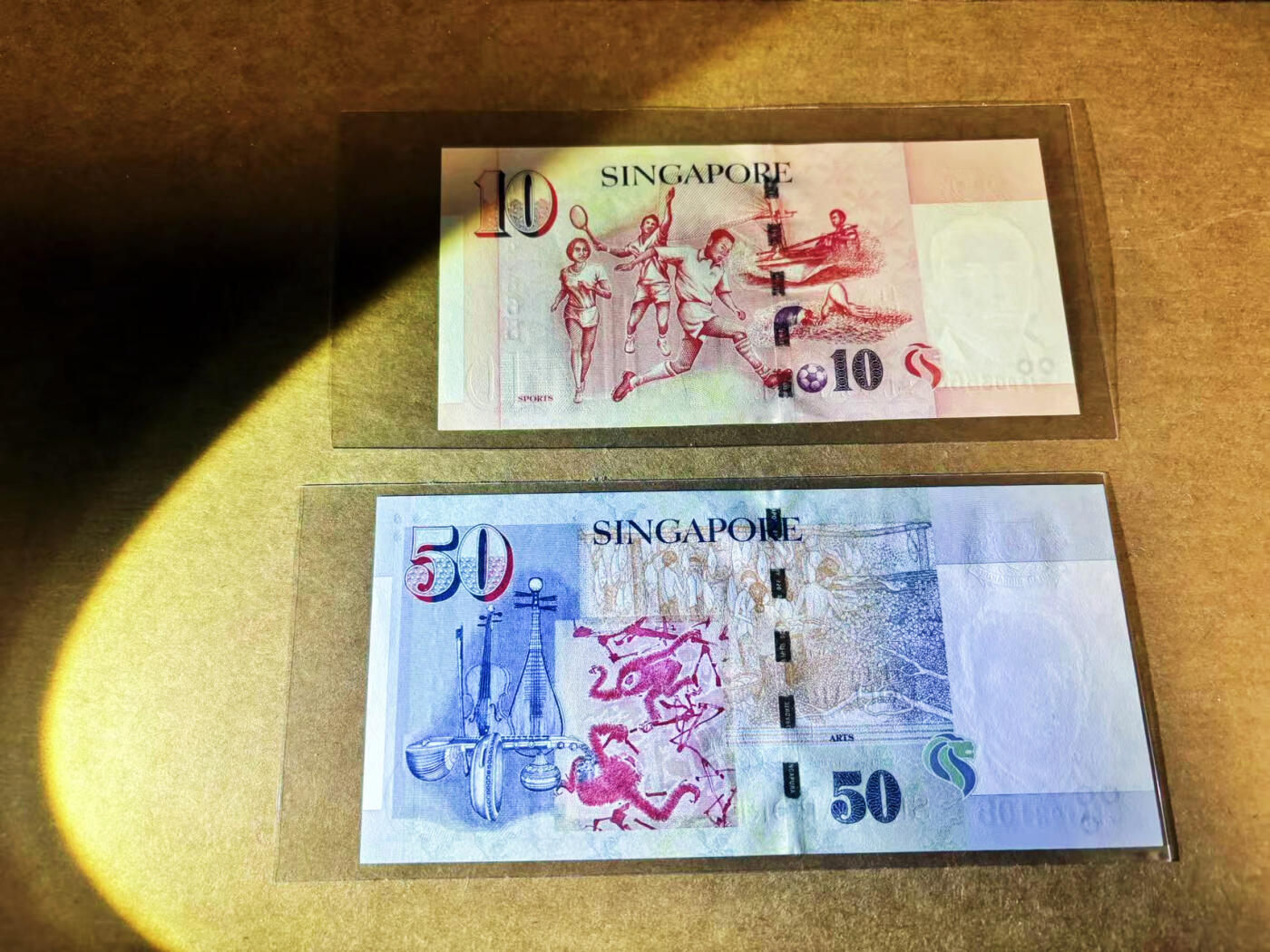 【Blue Auction】世界纸币精拍第764期——18级TOP拍卖/信誉/品质/专业/高效💫  【一组2张无47】新加坡 人像版10-50元 全新UNC（10元有小荧光点）