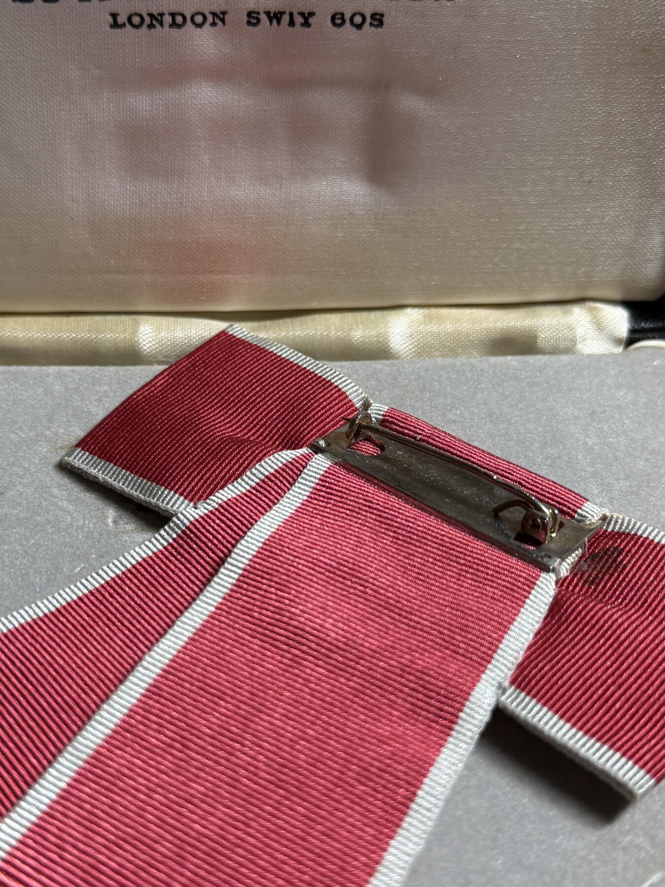 欢庆元旦！戎马世界章牌大赏第109期元旦大拍 英国军官级大英帝国勋章，女版，银制，带盒