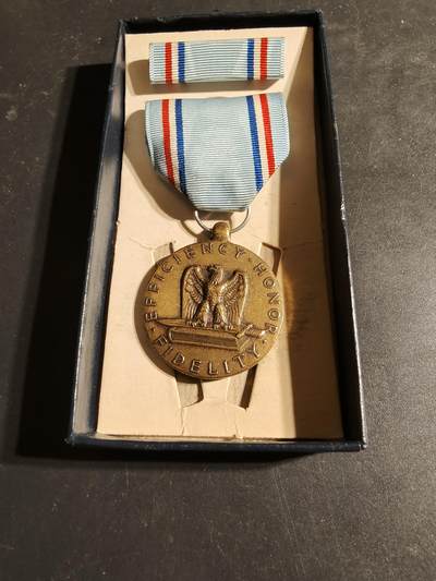 老王徽章第170期 - 美国空军品德优良奖章    原盒带略