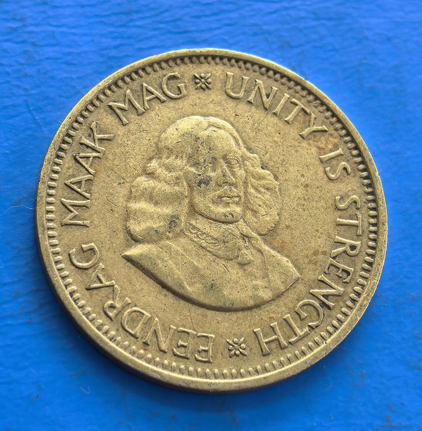 外国优质老铜币高银银币，周六九点倒数截拍，满百包邮，持续收拍 南非1962年1/2分铜币，正面是殖民先驱扬・范・里贝克像，环刻 “UNITY IS STRENGTH” 等，背有双鸟、植物及 “SUID - AFRIKA・1962・SOUTH AFRICA”