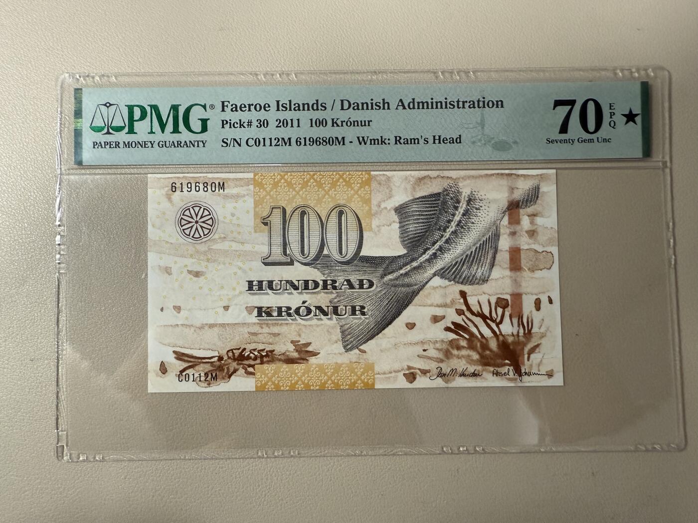 【礼羽收藏】🌏世界钱币拍卖第117期 【C0112M619680M】2011年法罗100面值纸币无47号码PMG70