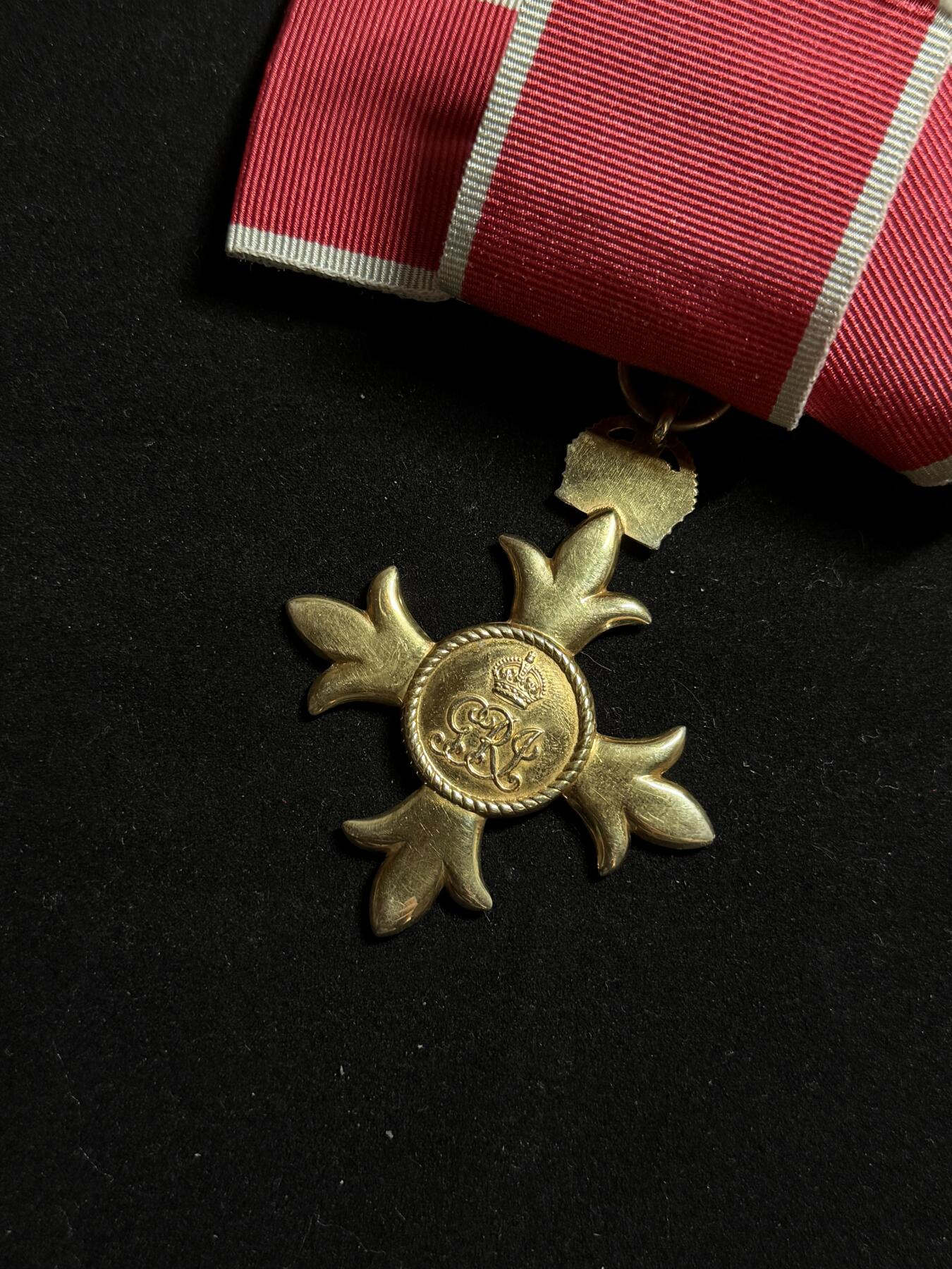 欢庆元旦！戎马世界章牌大赏第109期元旦大拍 英国军官级大英帝国勋章，女版，银制，带盒