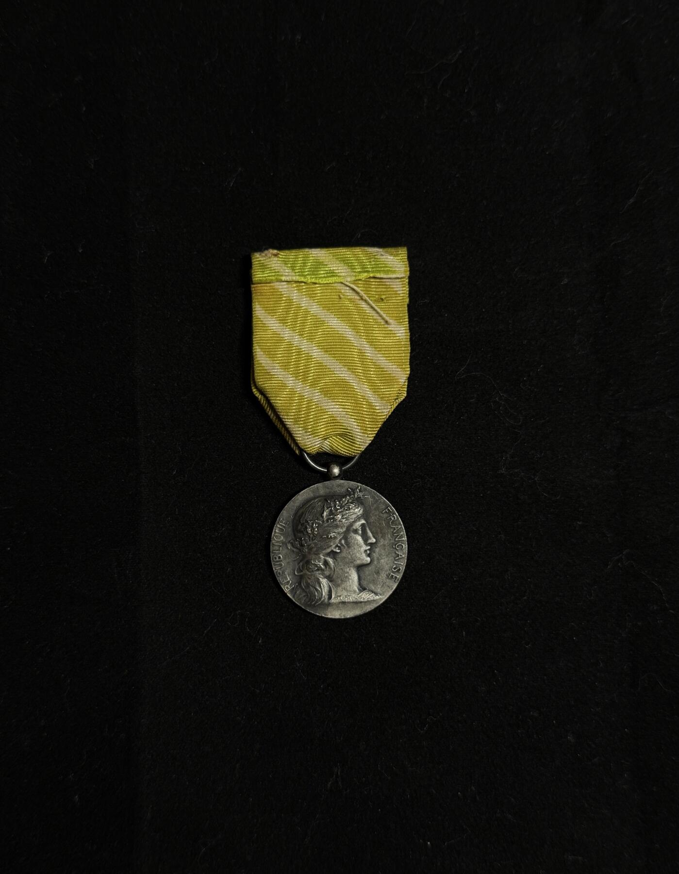 欢庆元旦！戎马世界章牌大赏第109期元旦大拍 法国内政部优秀雇员奖章，银制