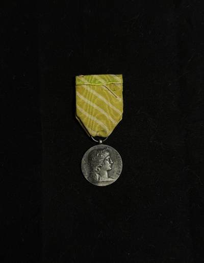 欢庆元旦！戎马世界章牌大赏第109期元旦大拍 - 法国内政部优秀雇员奖章，银制