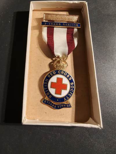 老王徽章第170期 - 英国红十字会3年服务奖章     原盒    实发