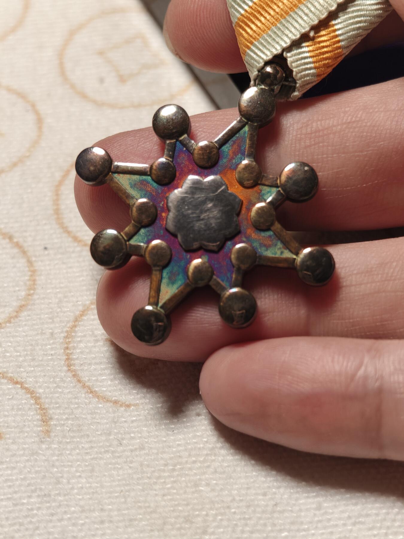 抚柳草堂-第二期章牌钱币 奖章勋章限时免佣 满百包邮 放漏专场 七等瑞宝章 原盒带杯绶 银质17.1g镀金完好氧化的非常漂亮 推荐