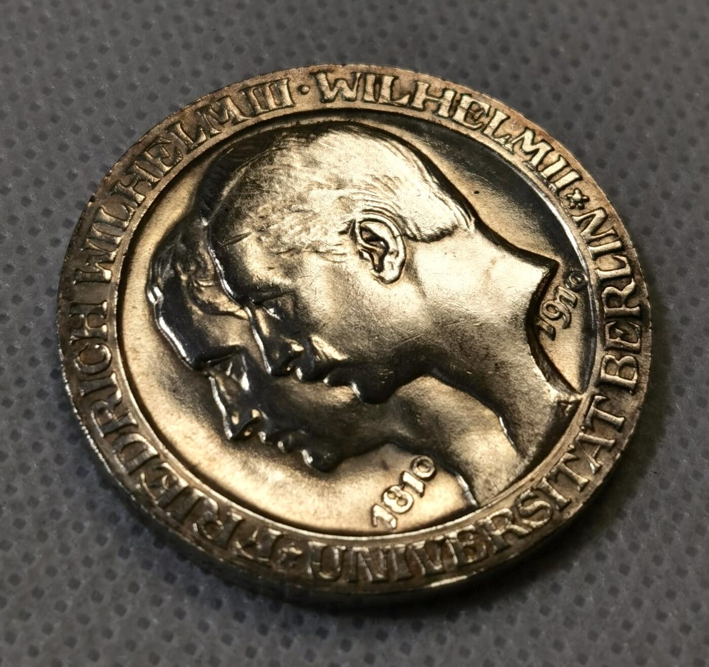 甄臻铺-世界币章拍卖（第44期）精品场拍品征集中，送拍享返佣金等优惠多多 UNC品相德国1910柏林大学建校百年纪念银币，帝国马克的经典品种，比较少见，好品难得，细节见图