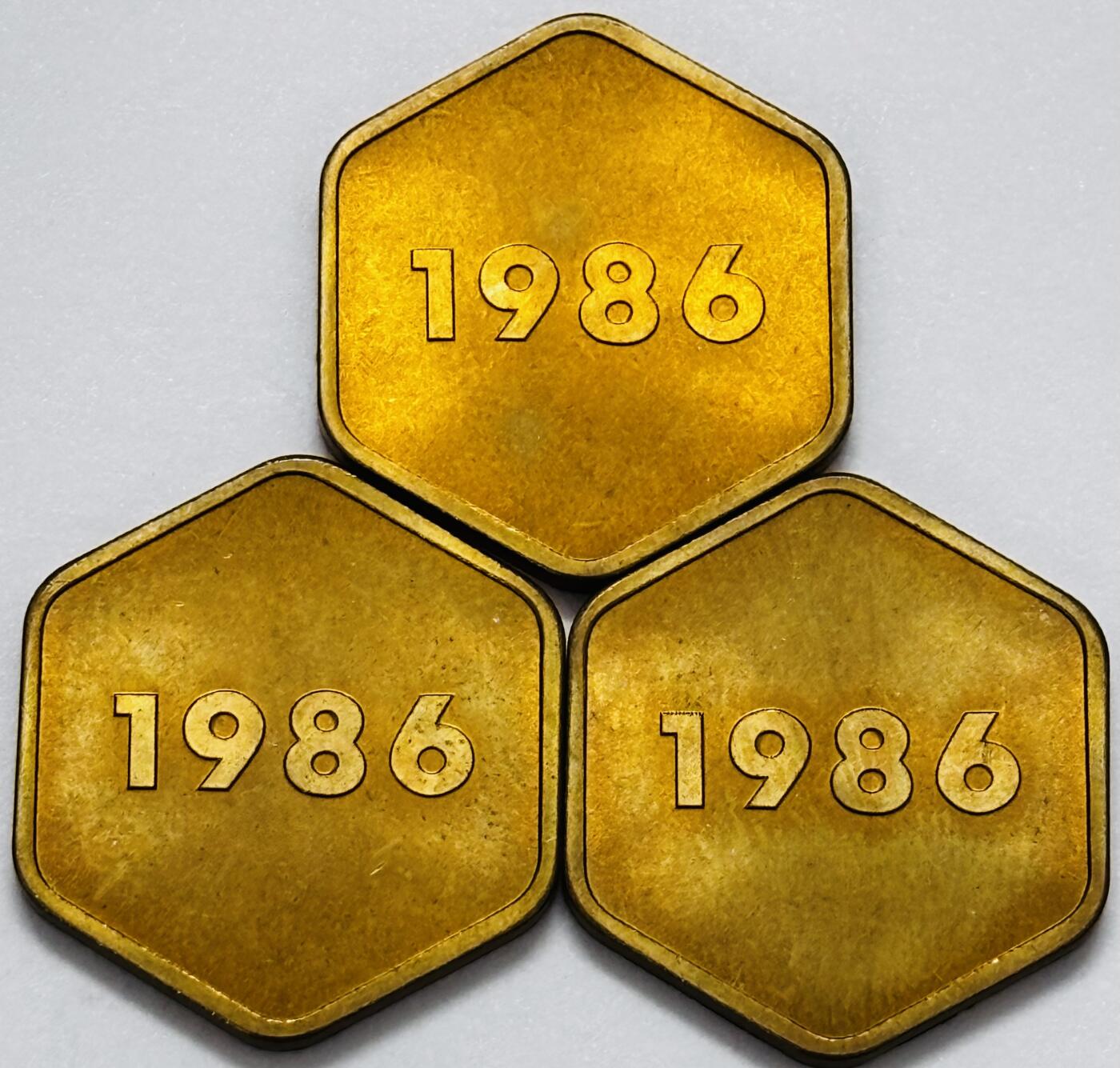 文馨钱币收藏第 286 场，圣诞节专场【 长期接收代拍品低至 0 佣金】 全新 1986 年日本虎年纪念章 3 枚