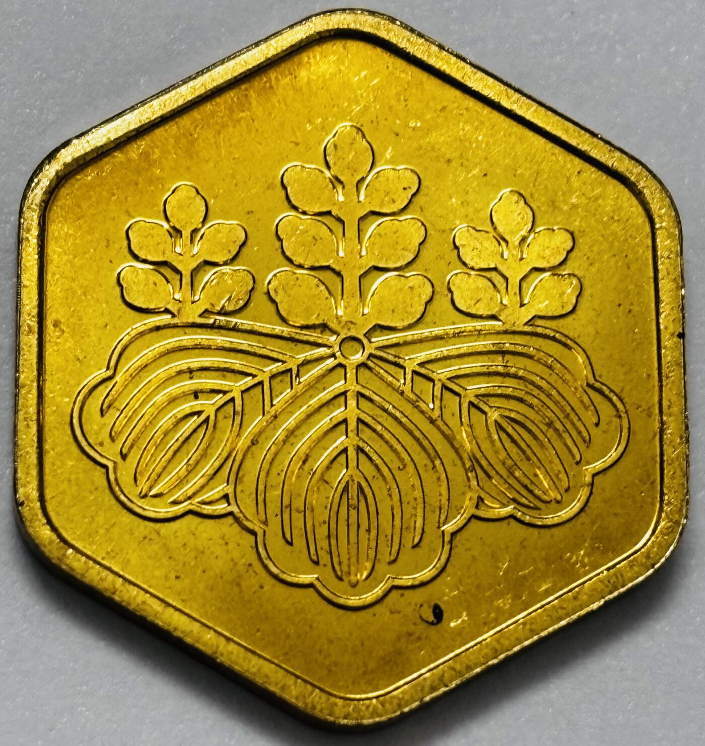 文馨钱币收藏第 286 场，圣诞节专场【 长期接收代拍品低至 0 佣金】 全新 1988 年日本桐叶纪念章