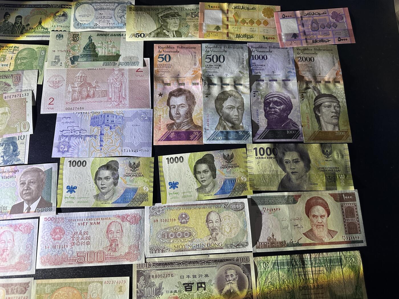 《外钞收藏家》第五百九十五期（优品场）（本平台长期征集拍品、欢迎藏友们联系合作）