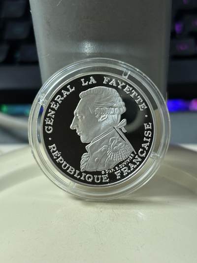 第185期拍卖 - 法国1987年人物拉法耶特·皮德福特30克加厚精制版本纪念银币，950银，【银价428】