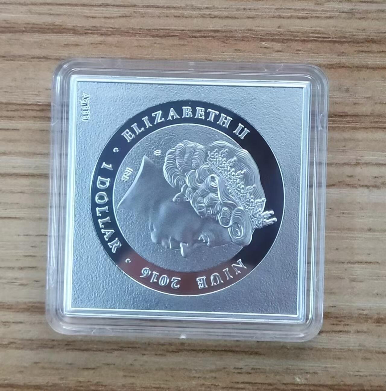 第185期拍卖  纽埃2016年，罗马诺 名画系列-“耶稣和抹大拉的玛利亚”，异形、彩色精制银币. 盒证全. 带展示支架的原盒，高颜值漂亮银币. 大师名画系列银币. 国外售价151美元