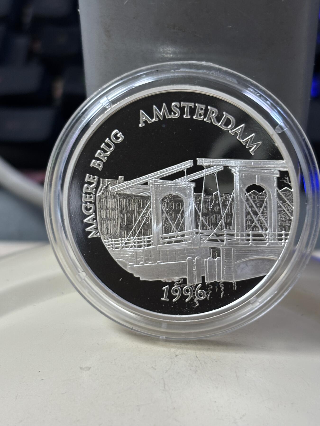 第185期拍卖 法国1996年欧洲经典景点姆斯特丹运河双面值银币，900银，22.2克，银价299元