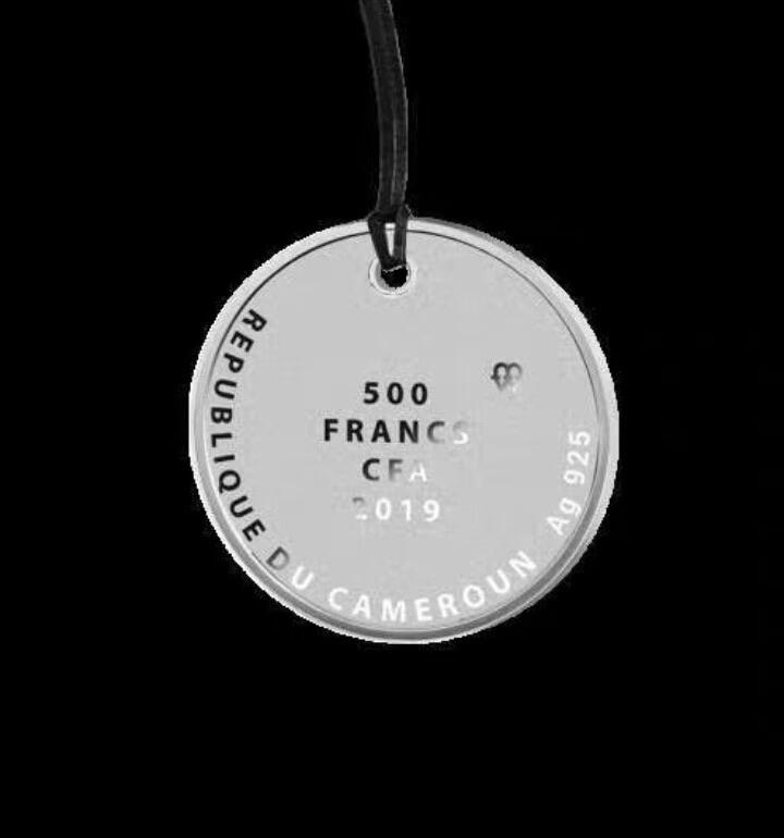 第185期拍卖 【励志银币】喀麦隆2019年，“Everything is possible”一切皆有可能-猪都能飞上天!  挂孔项链吊坠、彩色精制银币. 盒证全. 原装袋式盒. 火热励志精制银币. 国外售价120美元