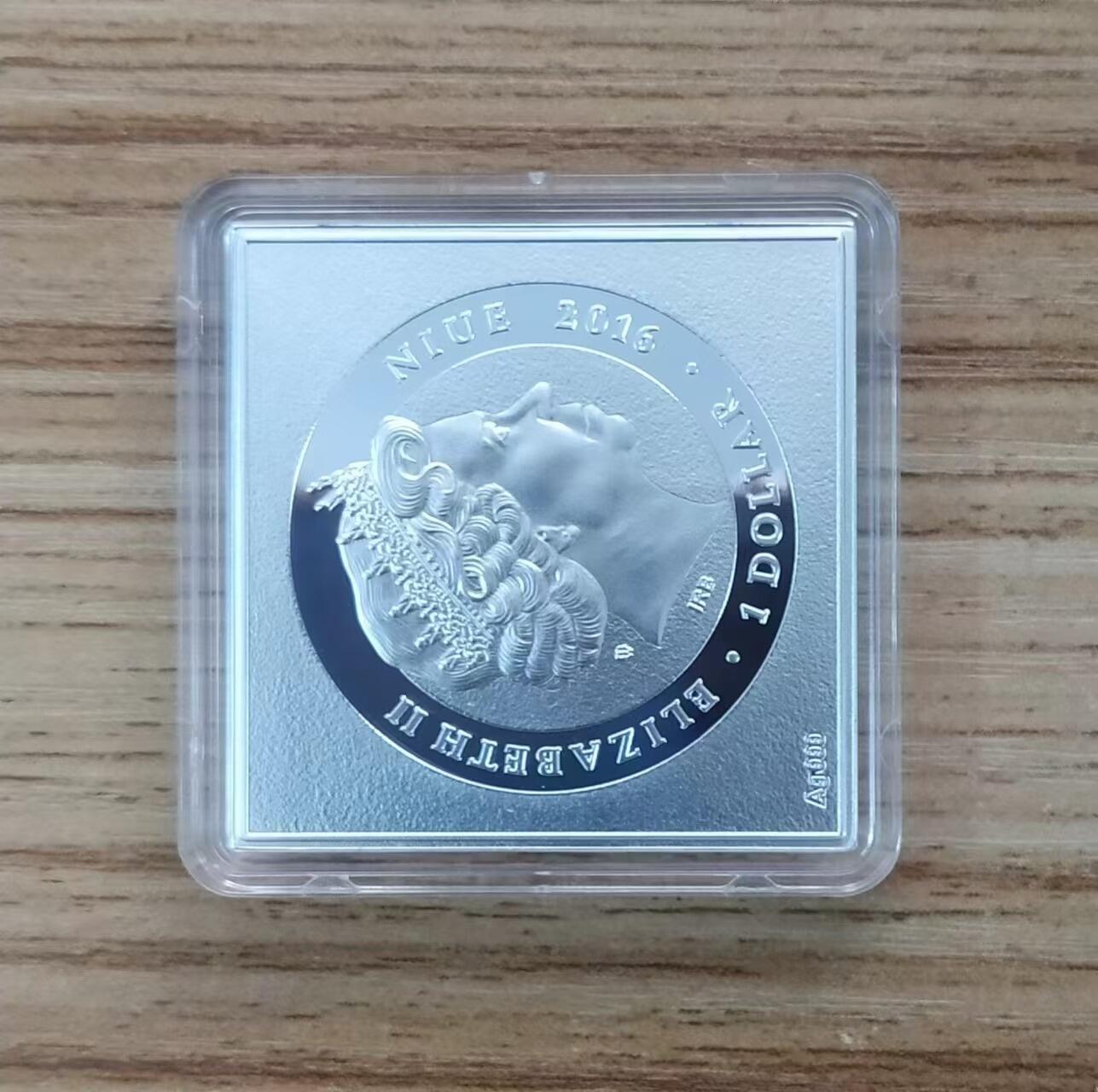 第185期拍卖  纽埃2016年，罗马诺 名画系列-“耶稣和抹大拉的玛利亚”，异形、彩色精制银币. 盒证全. 带展示支架的原盒，高颜值漂亮银币. 大师名画系列银币. 国外售价151美元