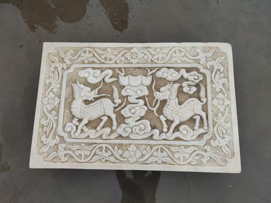 汉白玉小桌，雕刻麒麟，祥瑞之兽