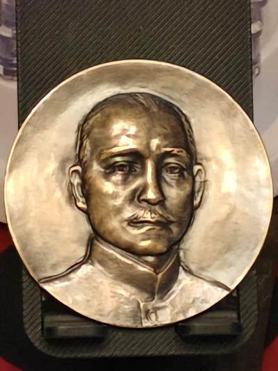 孙中山陵园纪念章《黄铜》 - 孙中山陵园纪念章《黄铜》