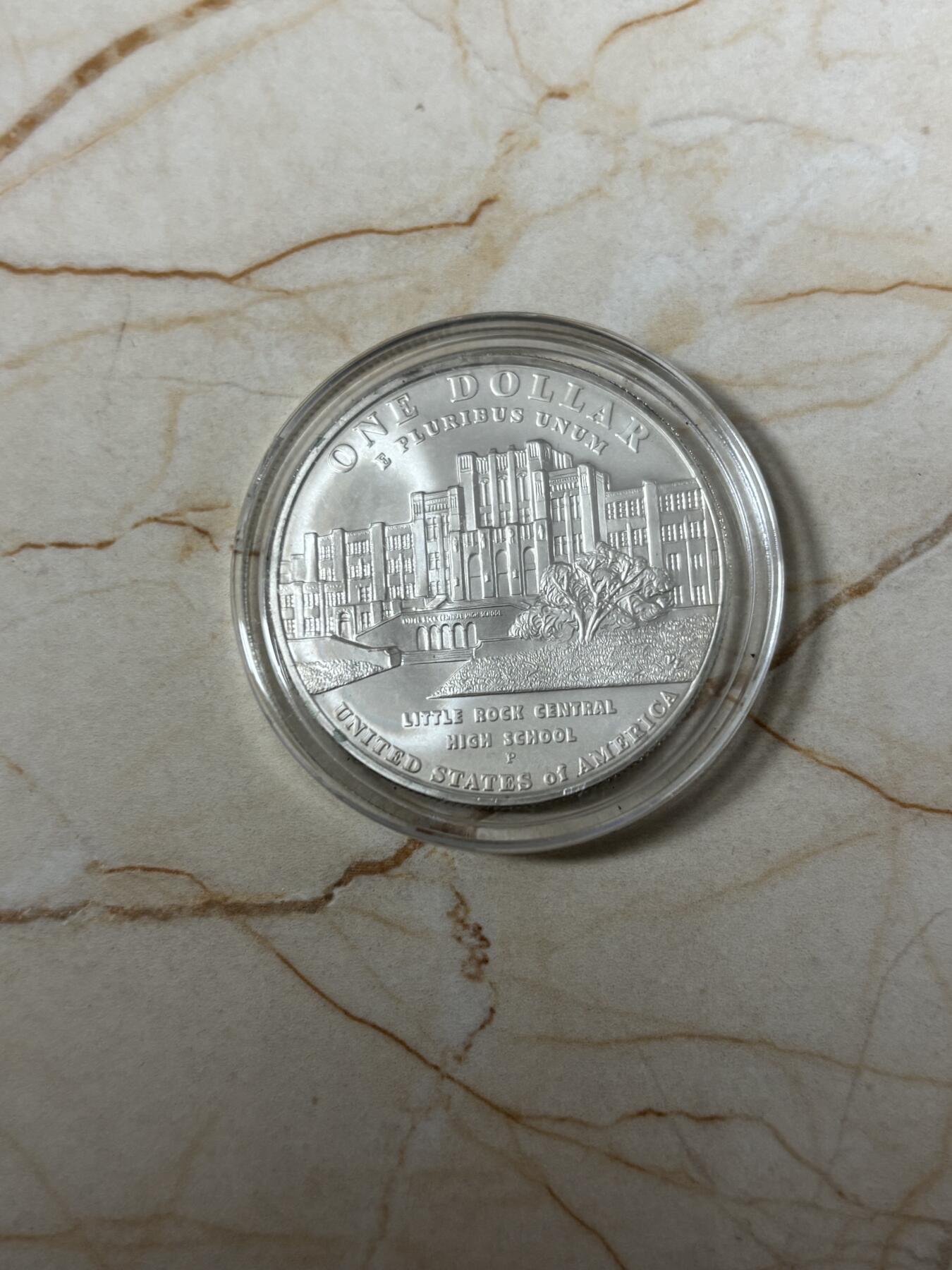 第185期拍卖 克劳斯获奖币美国2007小石城事件50周年磨砂银币，26.72克，900银，银价360元