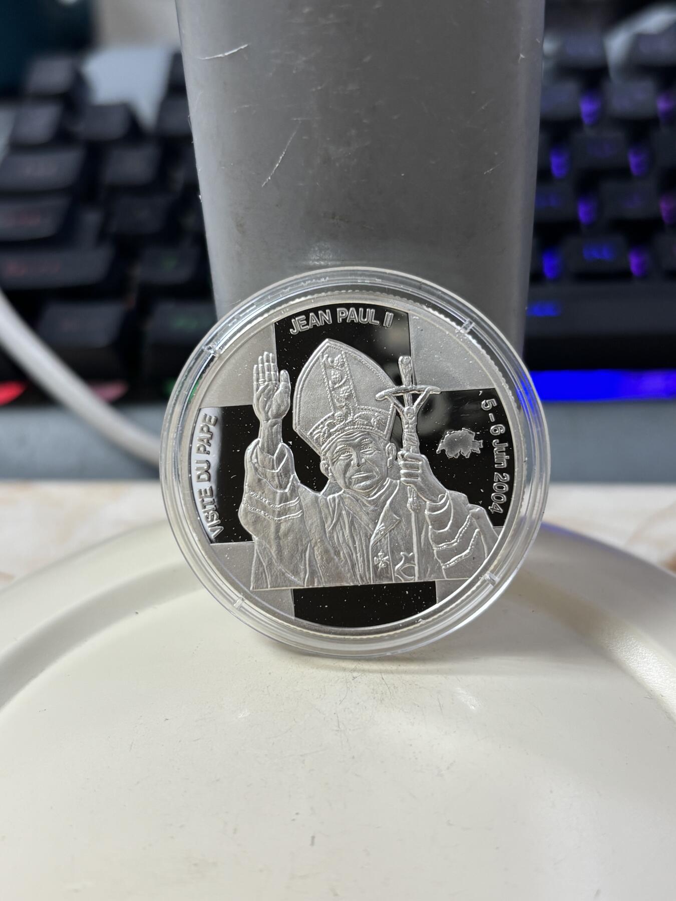 第185期拍卖 刚果2004年教皇访问瑞士纪念银币，925银，25克，银价346元