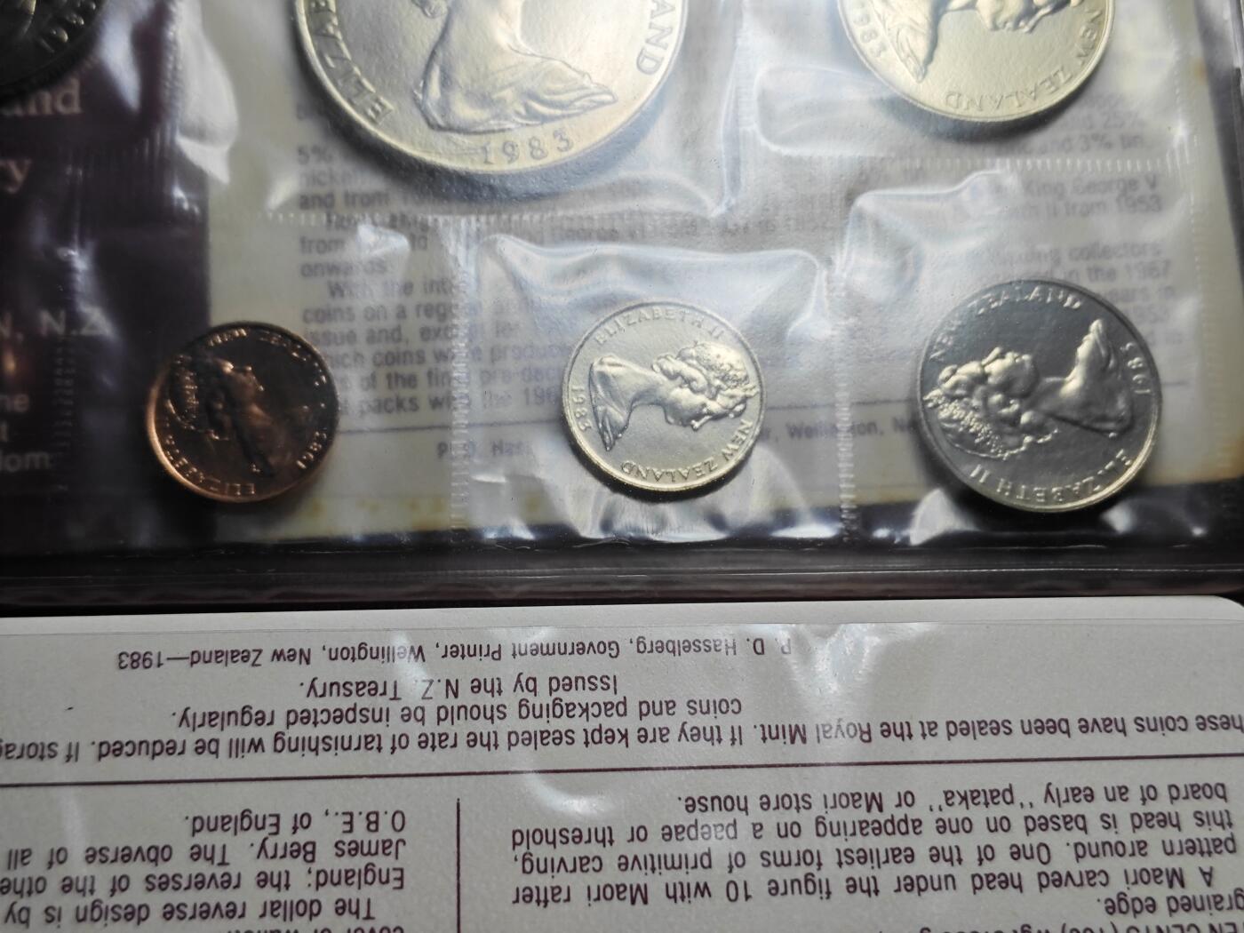 KK钱币收藏小铺 《套币 好品/批量散币专场》  2月预留时间 周末发货  1983新西兰大小面值清年一套 含克朗币 币中币