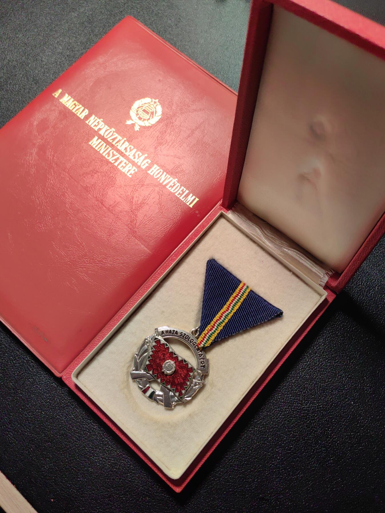 靖甫拍卖第十三场 匈牙利银级为祖国服务勋章带大小证