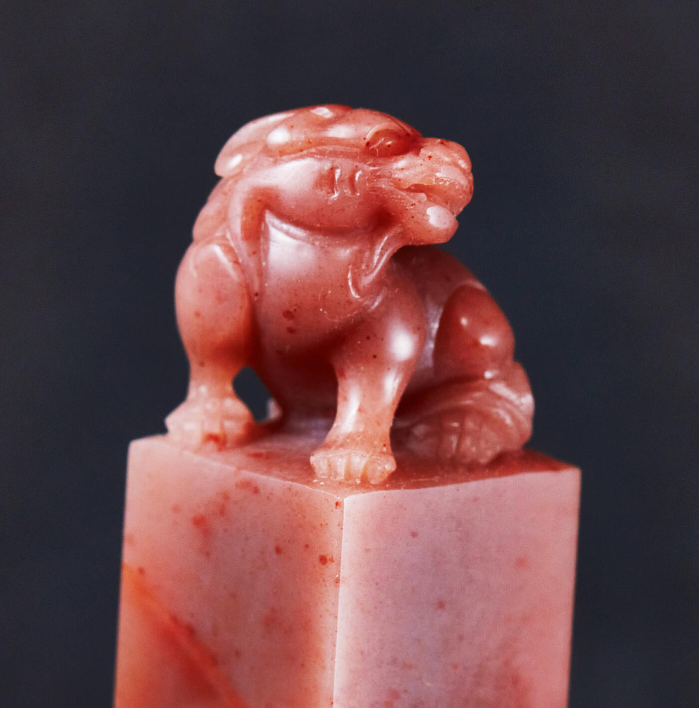 【俄甄集藏】2026年(046)01-07 星期三 晚 19:30 全场包邮 精美老挝石貔貅印章（产地老挝），高：42mm，底座：18mm×18mm，重量：26.79克，质地温润，味道不输寿山石