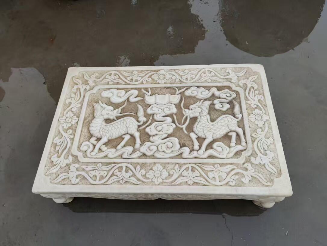 汉白玉小桌，雕刻麒麟，祥瑞之兽