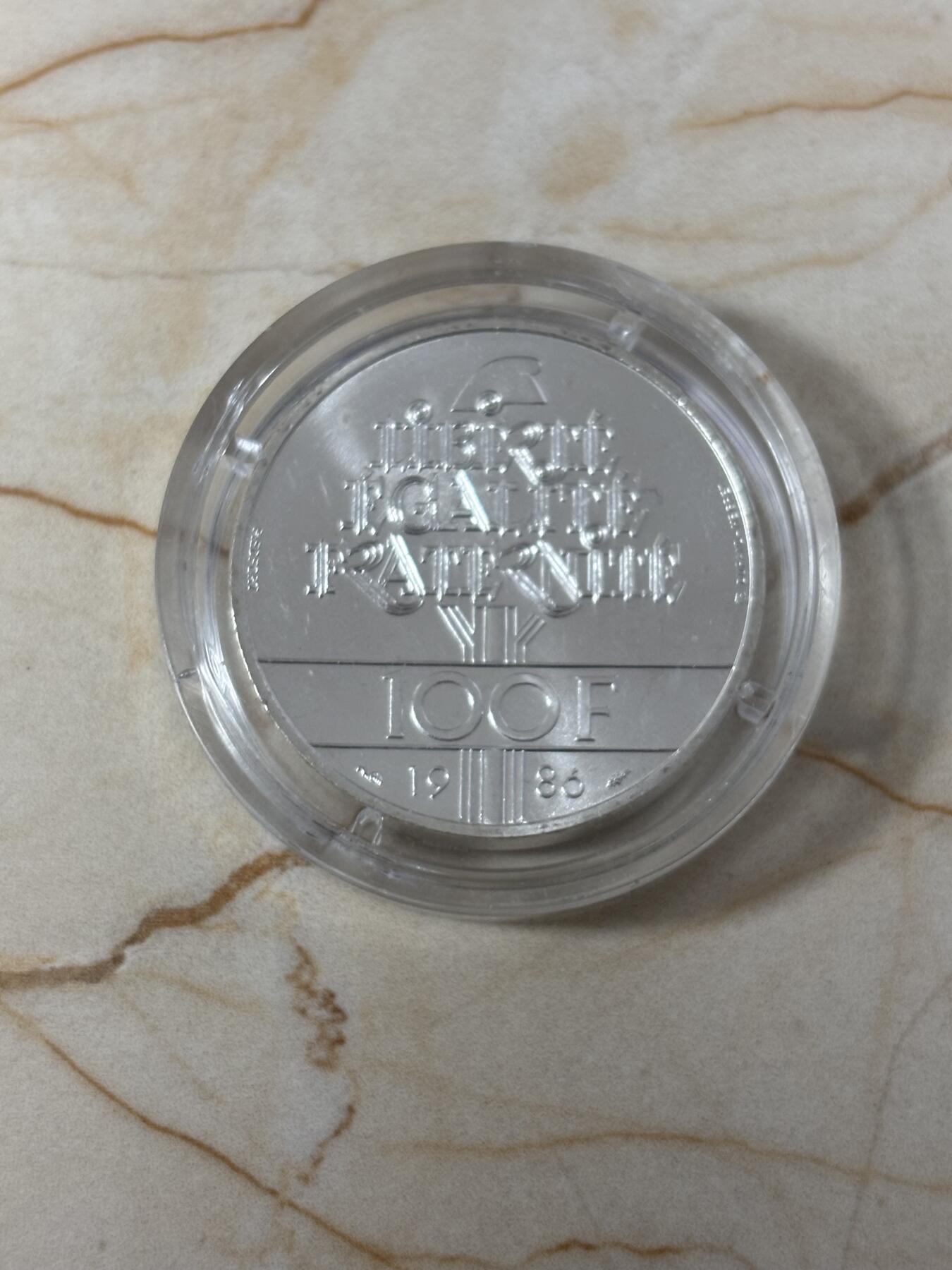 第185期拍卖 法国1986年自由女神加厚30克磨砂版本纪念银币，900银，银价404元