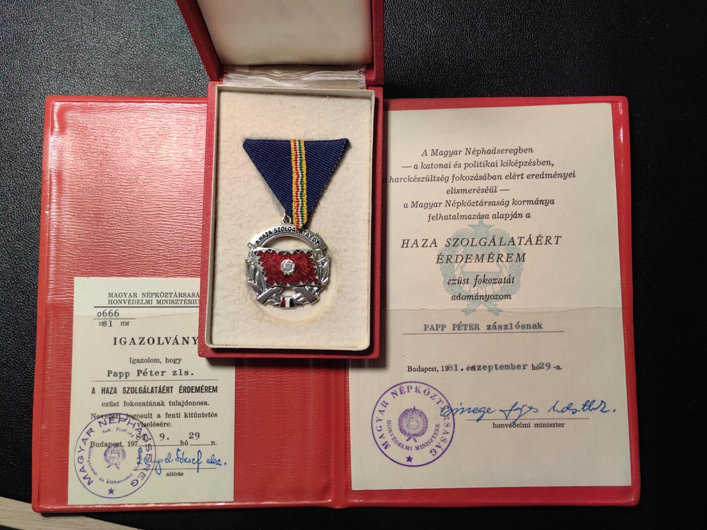 靖甫拍卖第十三场 匈牙利银级为祖国服务勋章带大小证