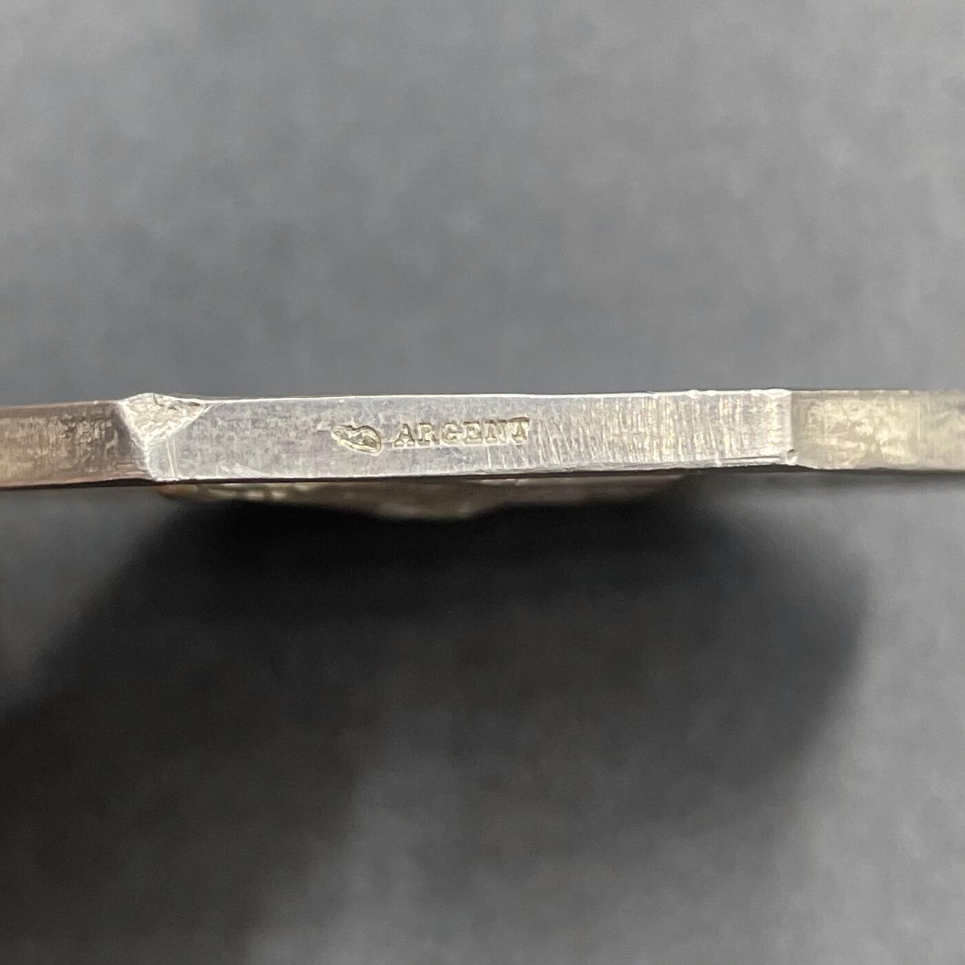 「木头集藏」“冬至雅藏”——章牌精品专场！ A.Desaide～1896年法国反偷猎中央协会大型八角银奖章，直径：46 mm，39.3 g，边铭：丰饶角 ARGENT，背面法语：“1876年4月24日被宣布为公共事业机构”，“ 1896年授予塞纳-瓦兹省乌丹市宪兵队里的：Fleury ”，早期版本，少见大版，品相不错！