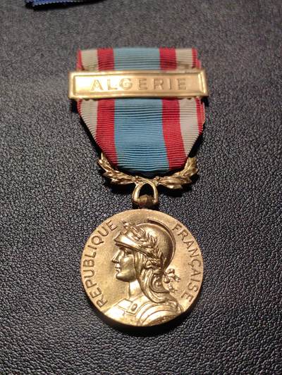 靖甫拍卖第十三场 - 法国军事维和奖章 阿尔及利亚勋条