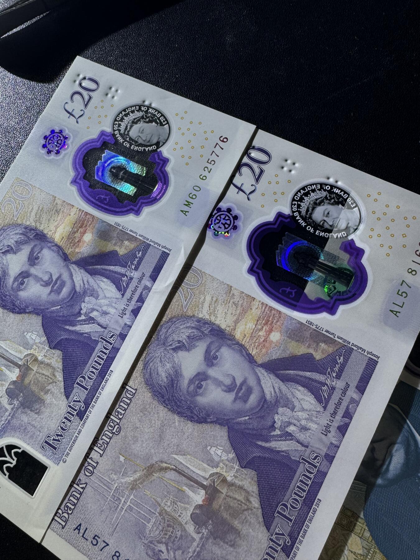 【外币出坑】0元0佣金起拍 无保留价 英国G序列 5磅 20磅 全新UNC 尾号776有指甲印 含1枚倒置号 共3枚