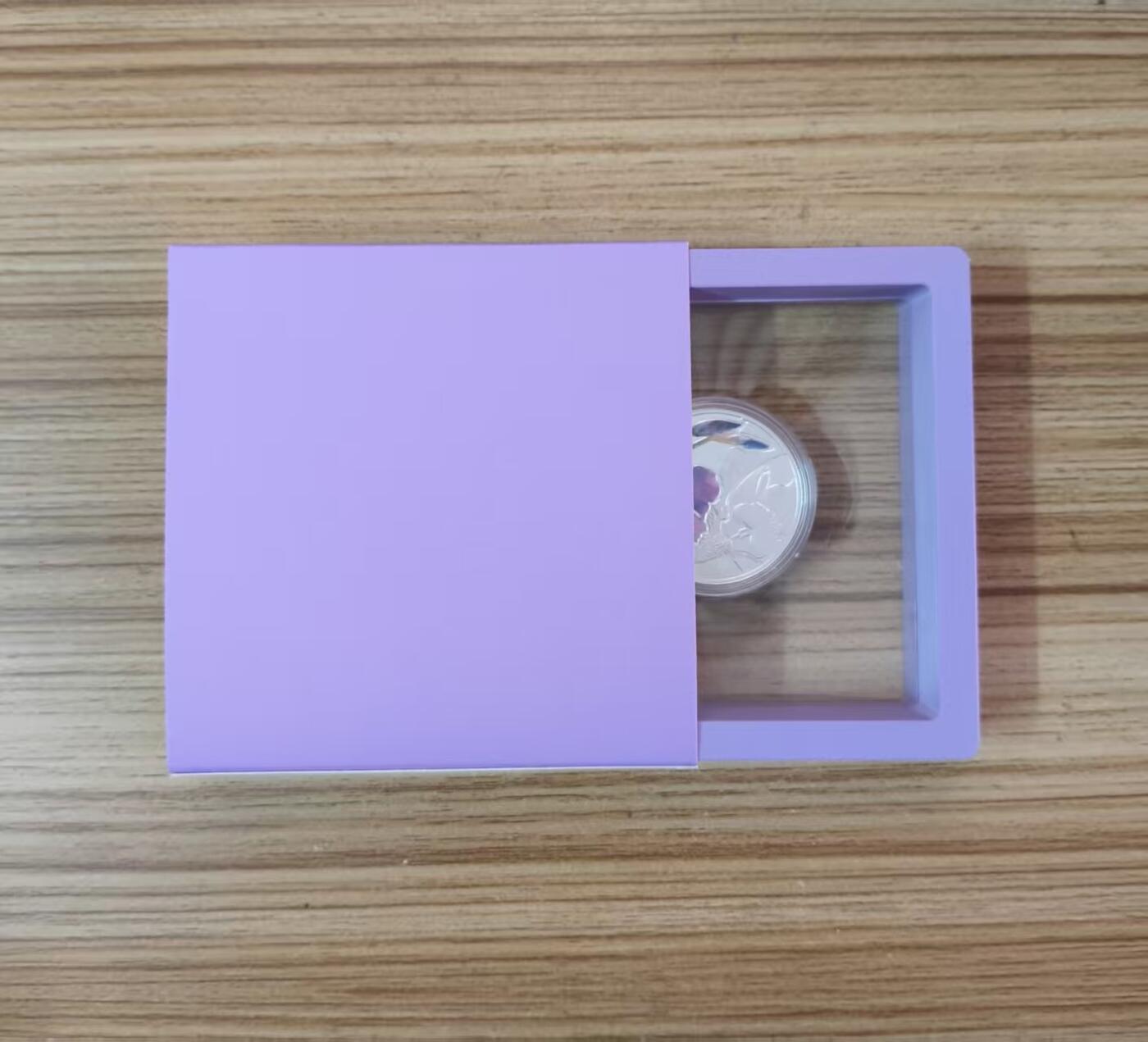 第185期拍卖 白俄罗斯2013, 世界美丽之花系列-鸢尾花, 双面彩色精制银币. 盒证全，鸢尾花又称彩虹花，浪漫自由之花，法兰西国花