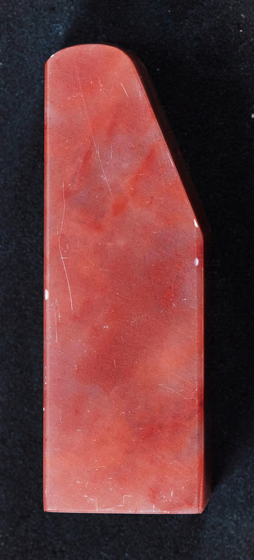 【俄甄集藏】2026年(046)01-07 星期三 晚 19:30 全场包邮 精美老挝石方料印章（产地老挝），高：53mm，底座：19mm×19mm，重量：43.13克，质地温润如玉，颜色明丽