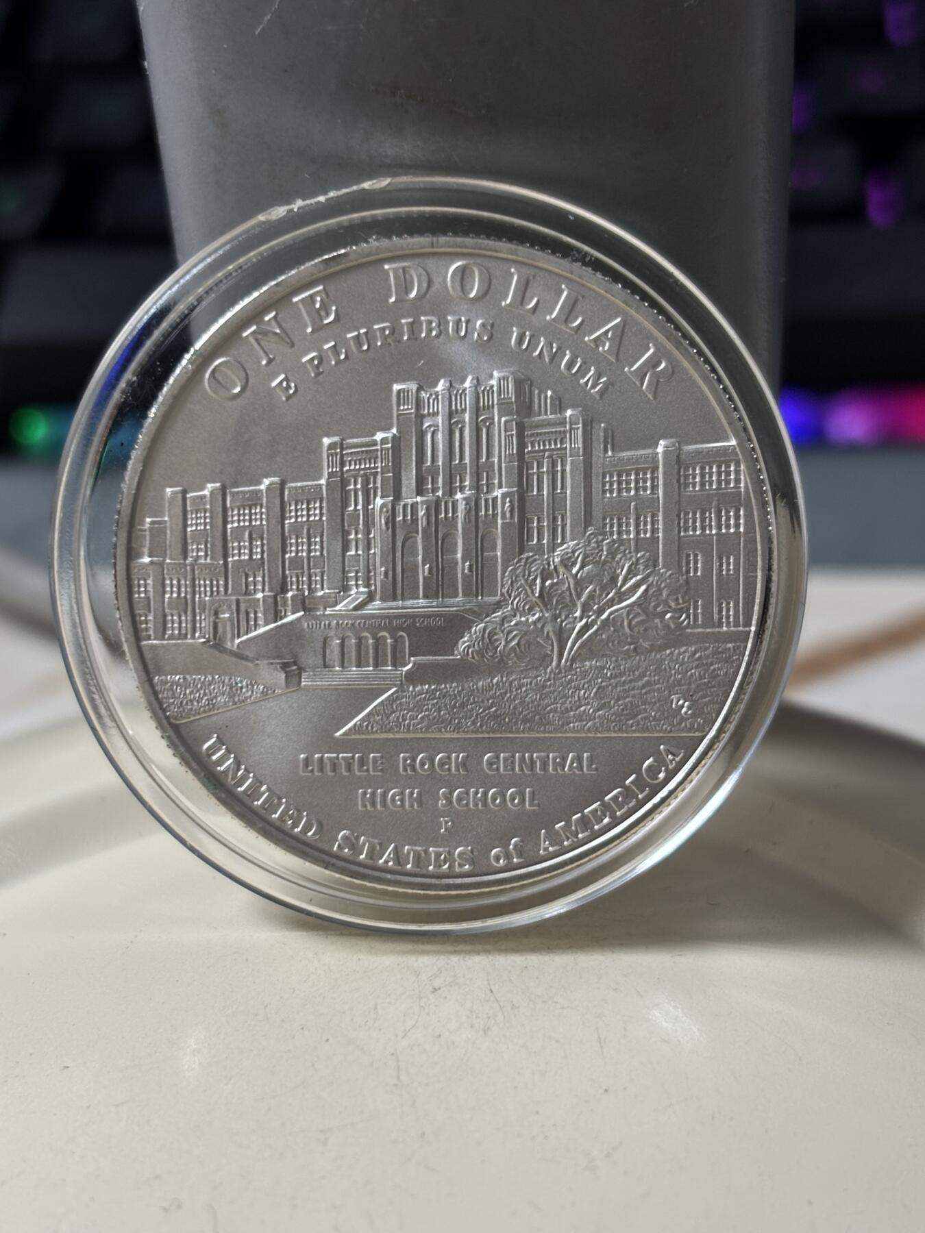 第185期拍卖 克劳斯获奖币美国2007小石城事件50周年磨砂银币，26.72克，900银，银价360元