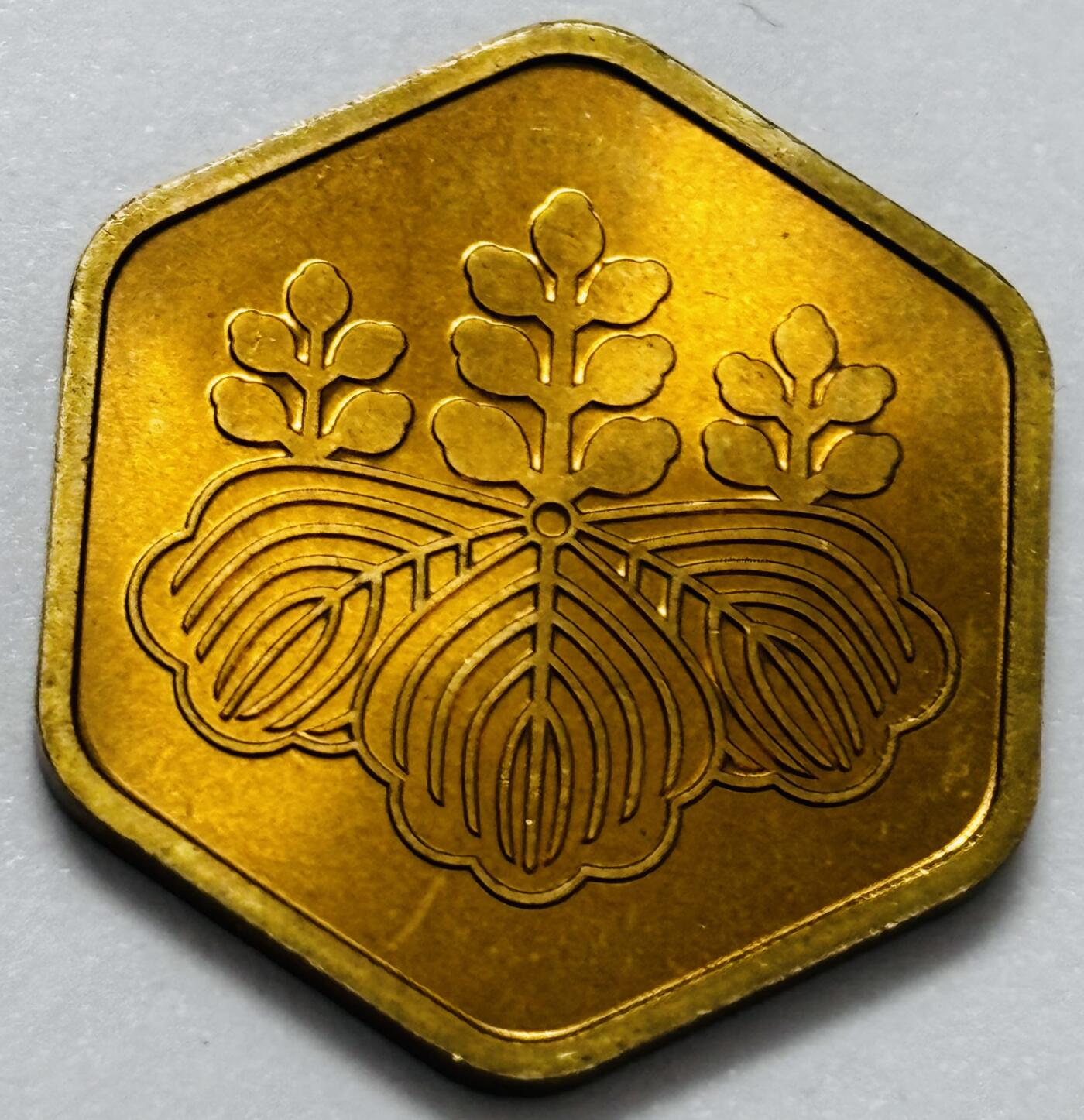 文馨钱币收藏第 286 场，圣诞节专场【 长期接收代拍品低至 0 佣金】 全新 1985 年日本桐叶纪念章