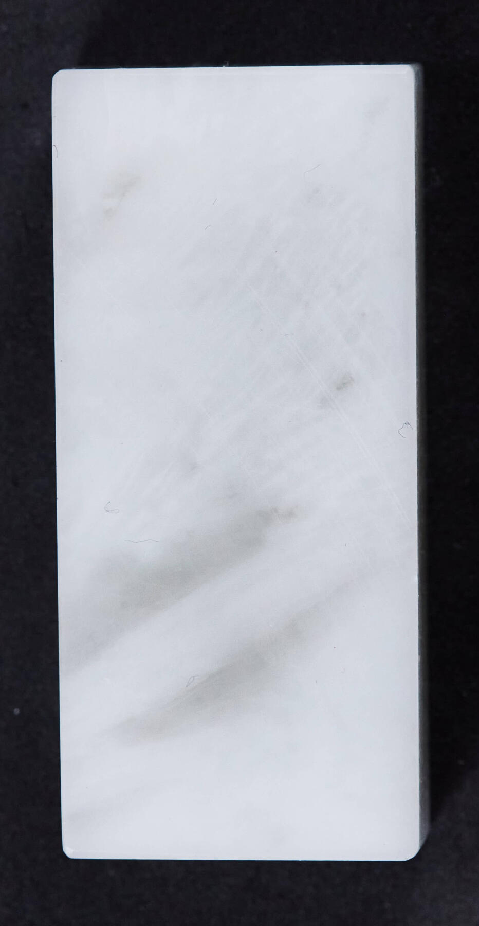 【俄甄集藏】2026年(046)01-07 星期三 晚 19:30 全场包邮 精美奶白冻石方料印章（产地中国青海），高：60mm，底座：22mm×27mm，重量：98.83克，质地清纯