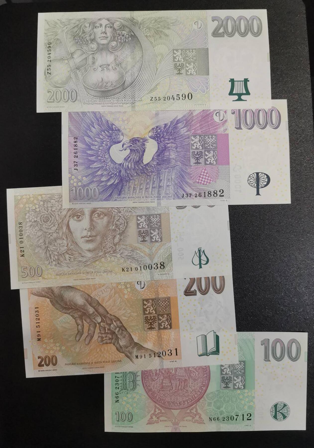 《艾美收藏》第225期-12.15周日外币精选场 捷克共和国100-2000克朗五张小全套全新UNC部分面值号码无47