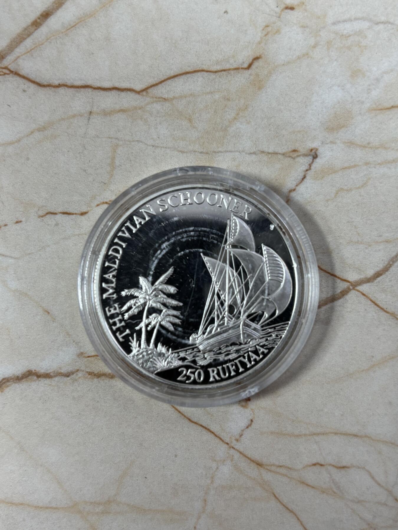 第185期拍卖 马尔代夫1990年马尔代夫帆船31.47克纪念银币，925银，银价436元