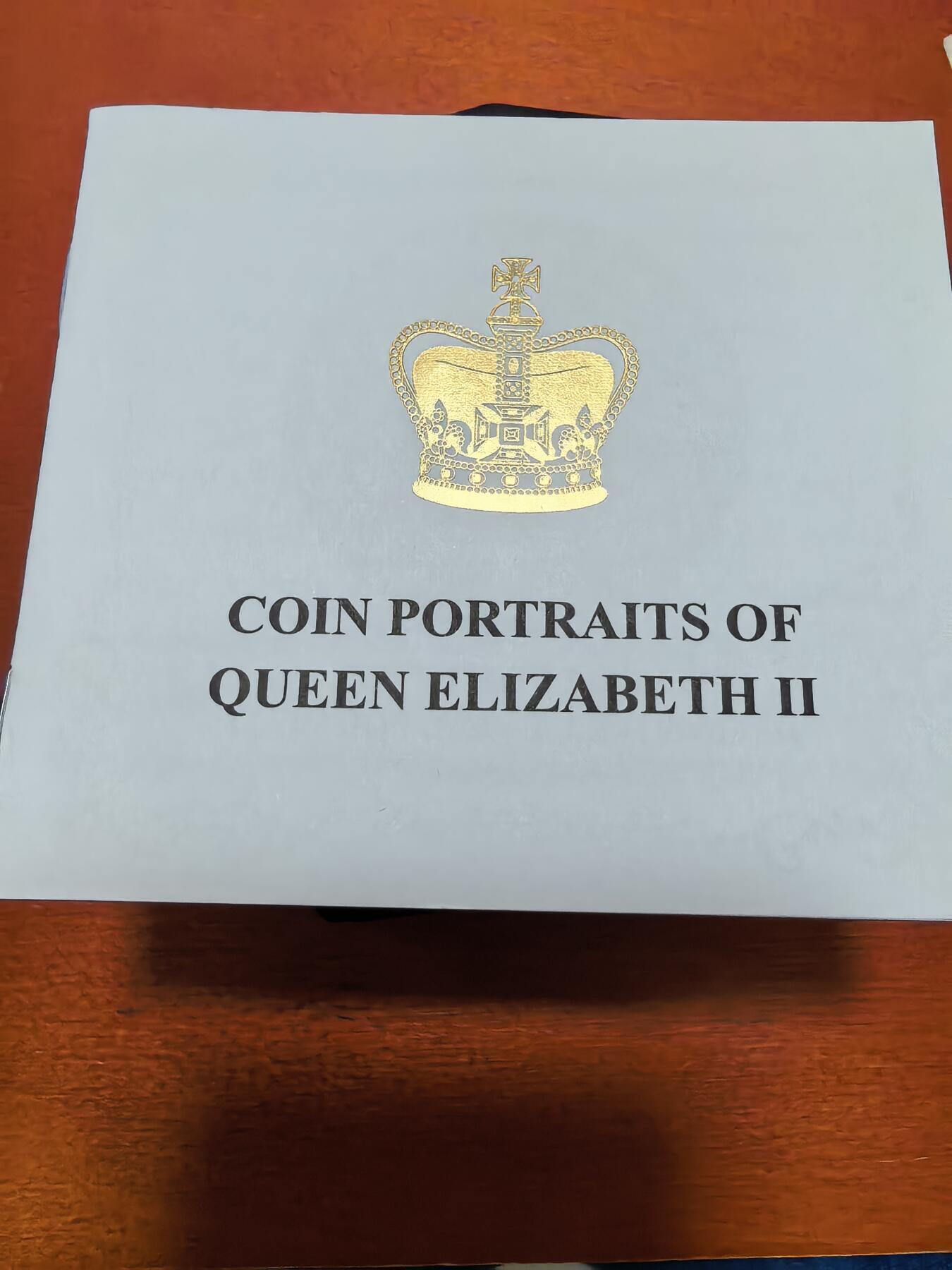 长老汇蛇年精选第八十三场拍卖 2022纽埃伊丽莎白二世逝世5元精制银币，2盎司999银，盒证全，钻石型盒子，打开带照射灯，700枚