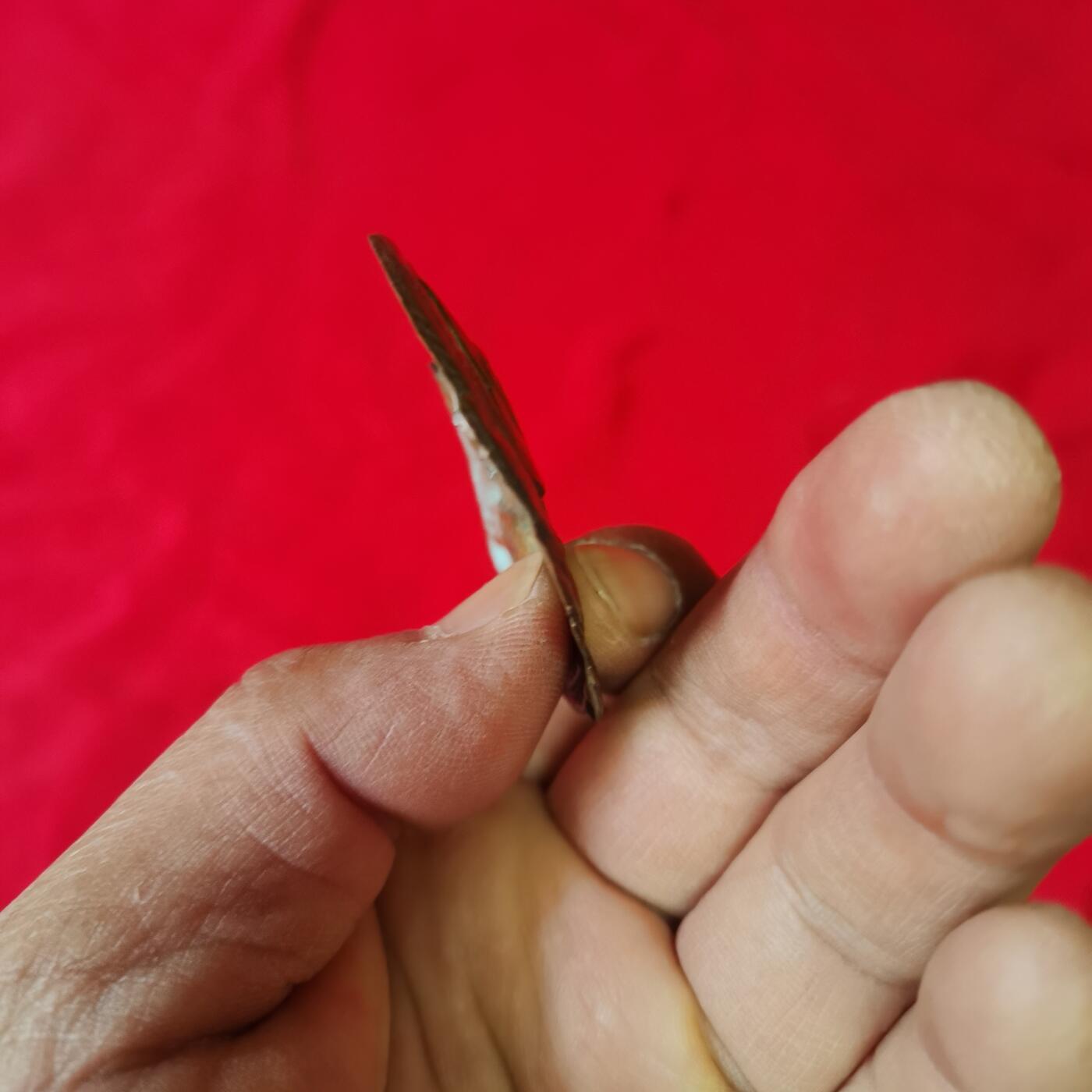 朝鲜老铁路帽徽一个，实物拍摄，品相如图。