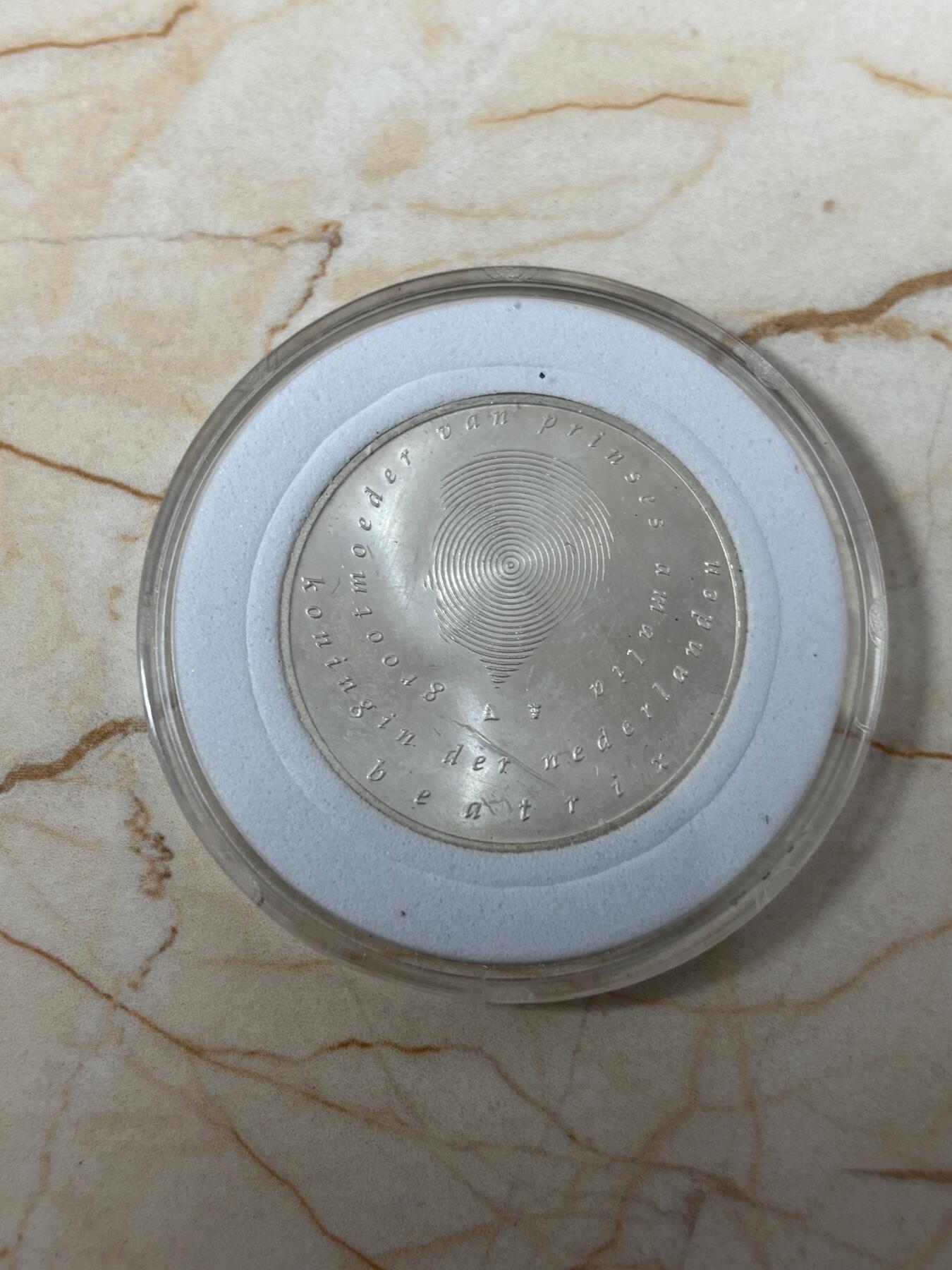 第185期拍卖 荷兰2004年公主诞生10欧元银币，17.8克，925银，银价246元