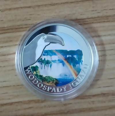 第185期拍卖 - 波兰造币厂2013年，自然奇观系列-伊瓜苏大瀑布(世界公认最美丽的瀑布)，波兰造币厂自然奇观系列彩色精制无面值银币. 带盒无证书. 10克,直径32mm,漂亮少见品.实物超级精美漂亮. 国外售价96美元