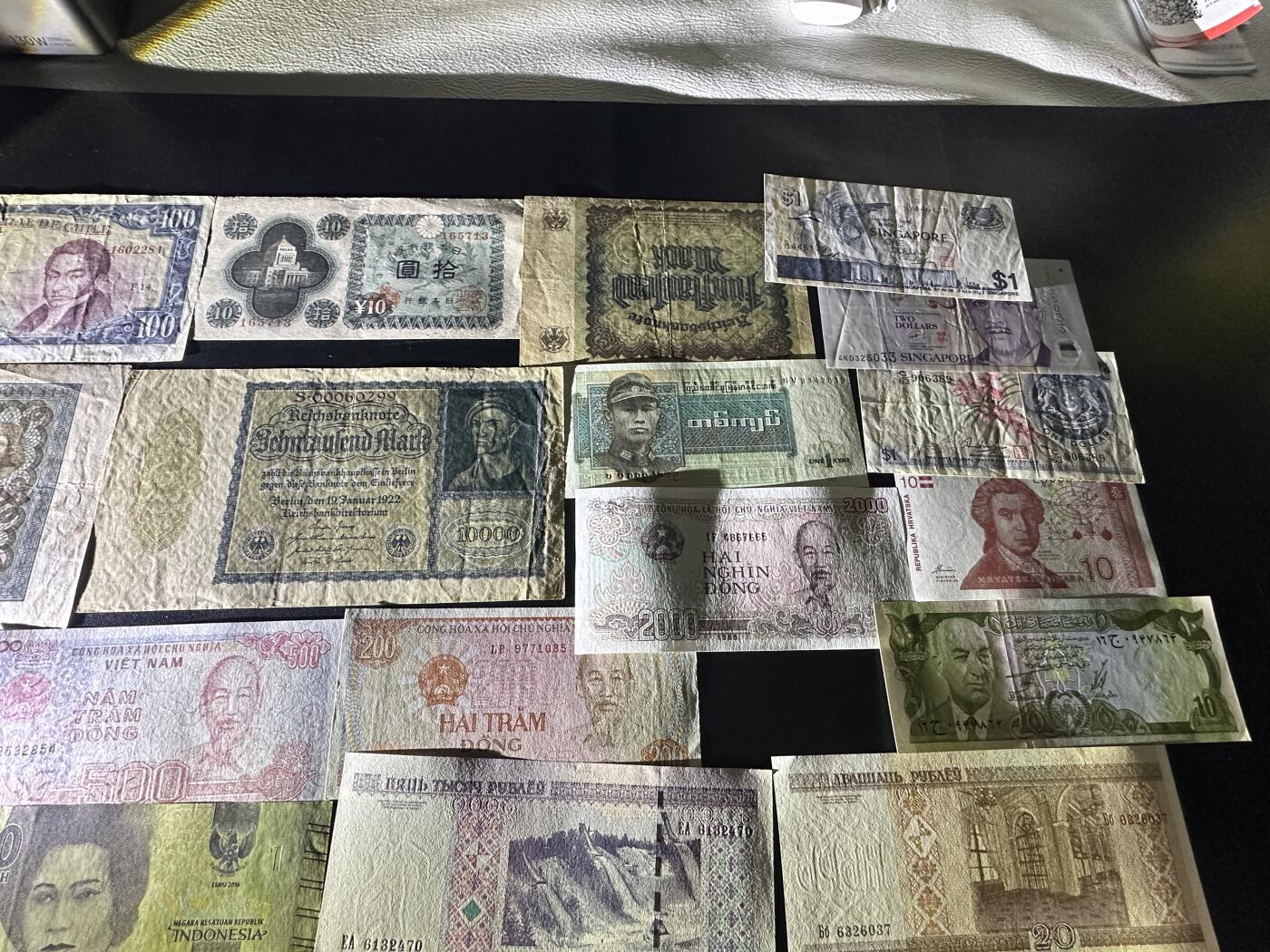 《外钞收藏家》第五百九十五期（优品场）（本平台长期征集拍品、欢迎藏友们联系合作）