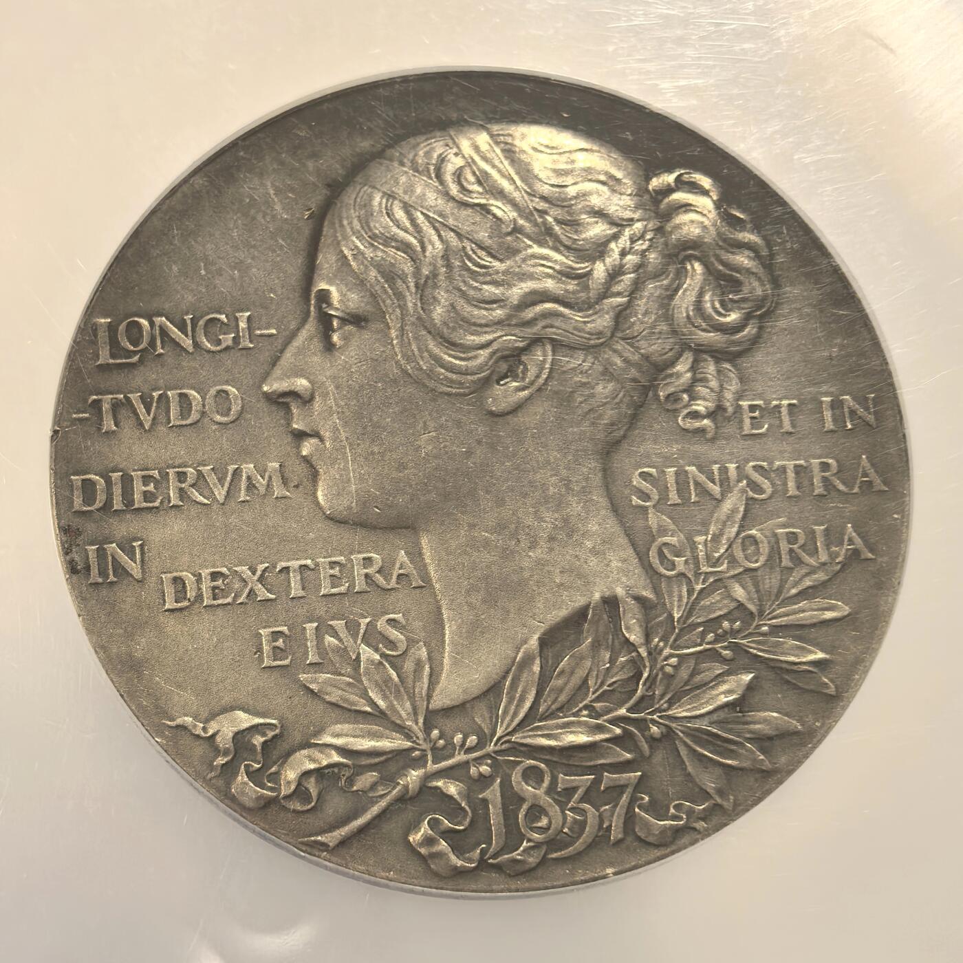 博洋堂世界钱币拍卖第153期（全场包邮） NGC MS62 英国1897年维多利亚登基60周年大银章 55mm 大盒封装 状态十分不错 非常经典的英国银章之一