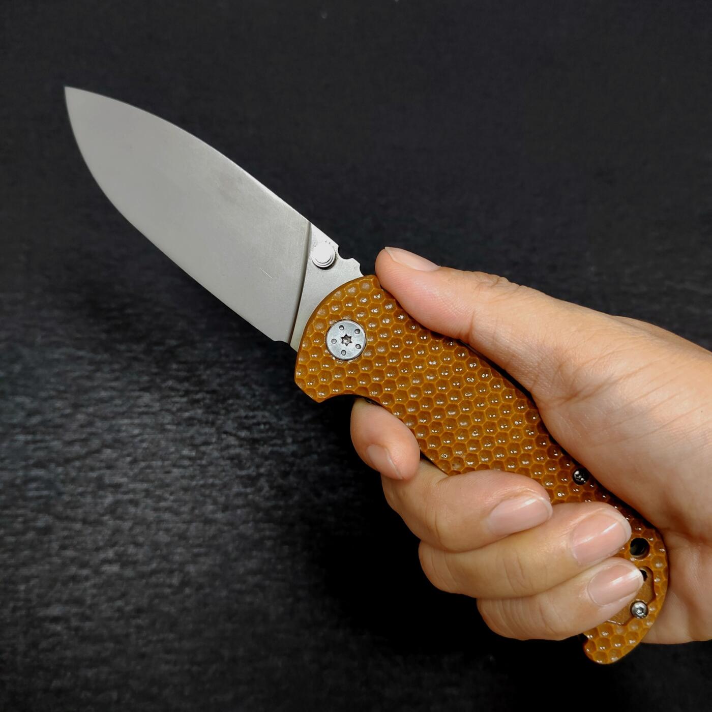 外贸出口世界杯纪念版足球纹折叠刀G10手柄户外刀