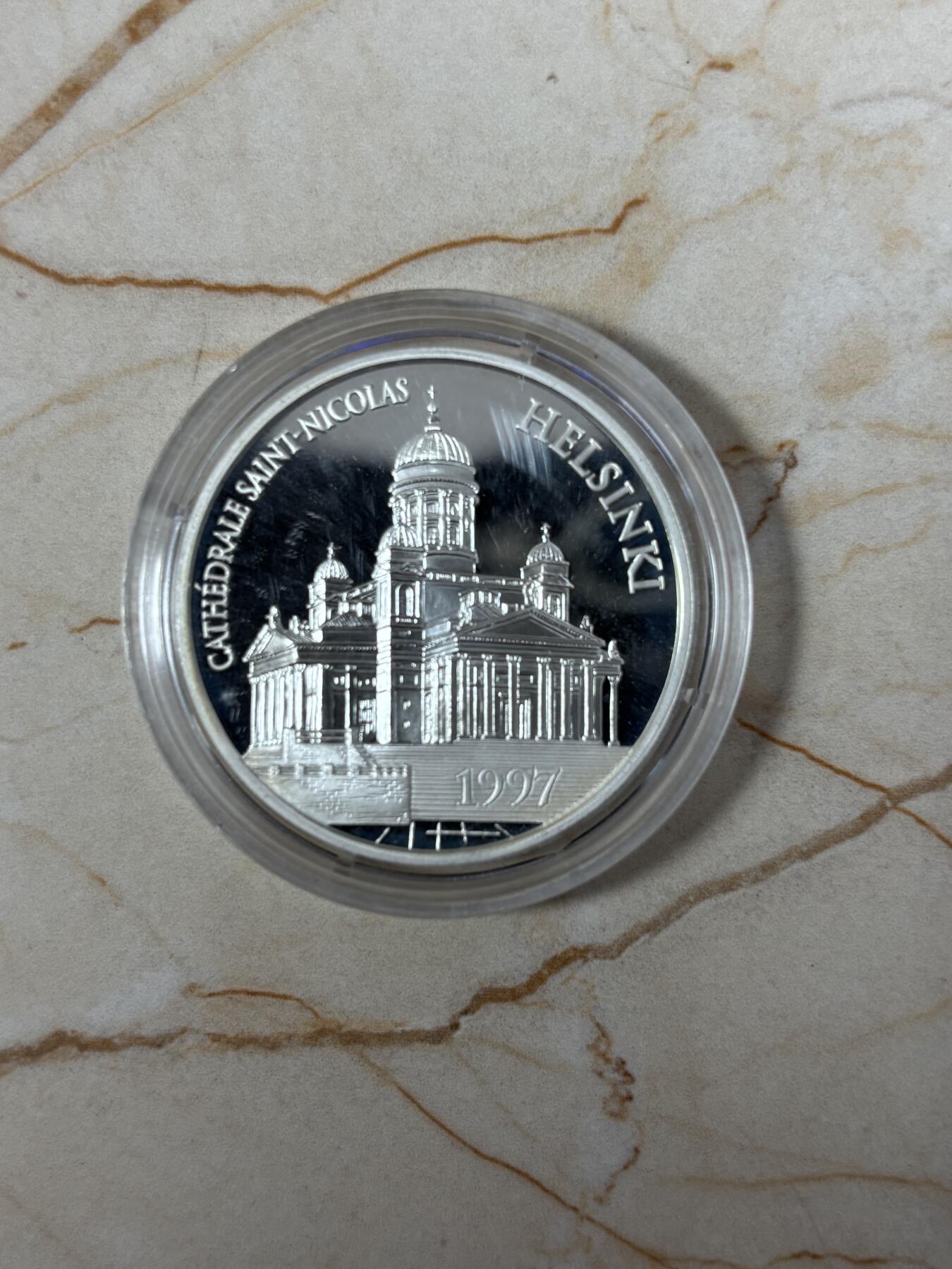 第185期拍卖 法国1997年发行欧洲知名景点芬兰赫尔辛基-圣尼古拉大教堂精制纪念银币，22.2克，900银，银价299元