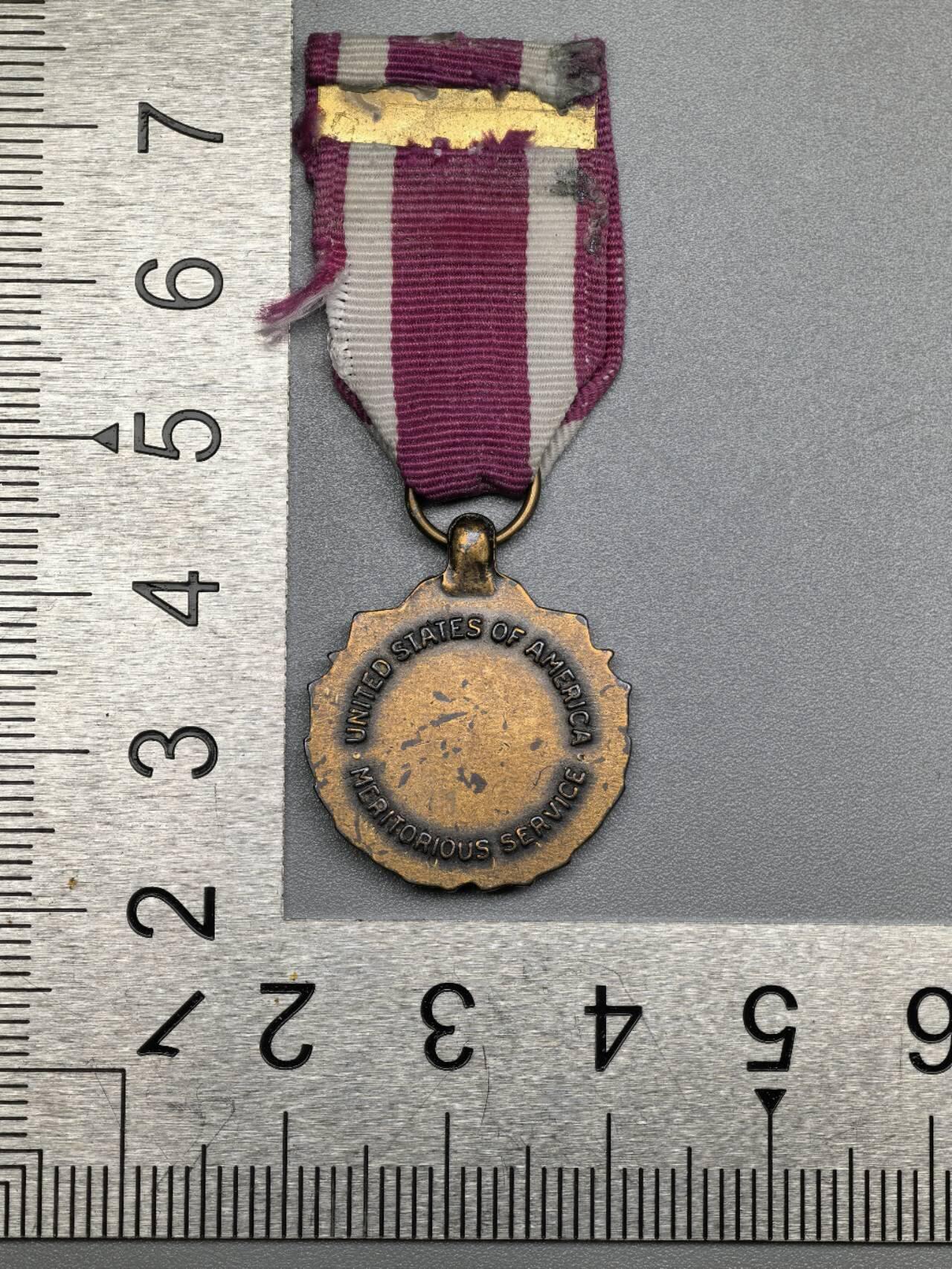 小驴勋章奖章收藏12月20日周六晚六点拍卖（珍爱和平，收藏战争，铭记历史，勿忘国耻，忠党爱国。有偿代拍，送拍规则在简介最后，参拍须阅读规则后再参拍，关系到运费包装发货时效真假辨别等关键信息，拍卖时不再发原图，看大图店主微信码在拍卖店铺介绍里）